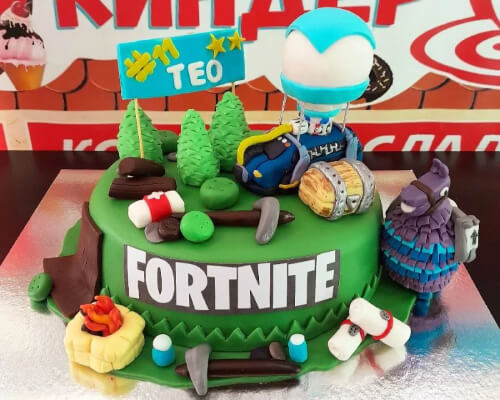 Роденденска торта за момчиња